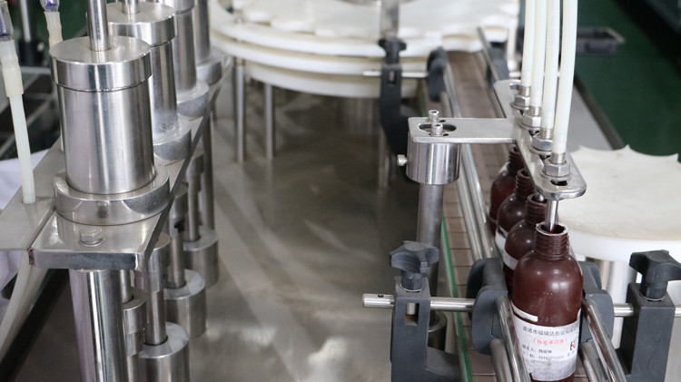 ຜະລິດເຄື່ອງເຮັດນໍ້າມັນກາລອນ 5 ກະປຸກເຄື່ອງເຮັດນ້ ຳ ກ້ອນຕື່ມໃສ່ເຄື່ອງບັນຈຸນ້ ຳ ປະປາ